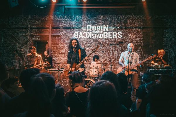 Robin And The Backstabbers