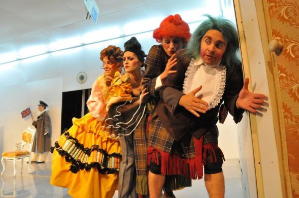 Spectacolul "Cântăreaţa Cheală"