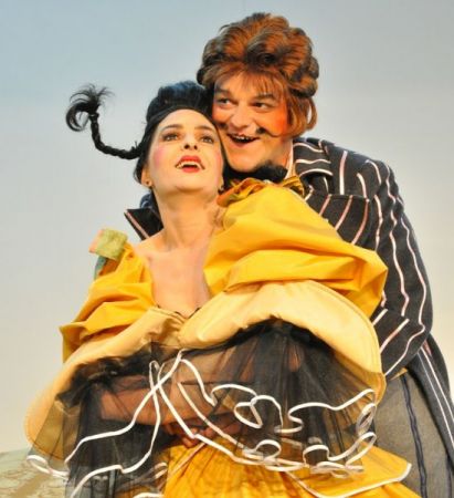 Spectacolul "Cântăreaţa Cheală"