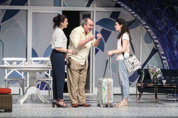 Spectacolul "Cuscrii din Tirana"