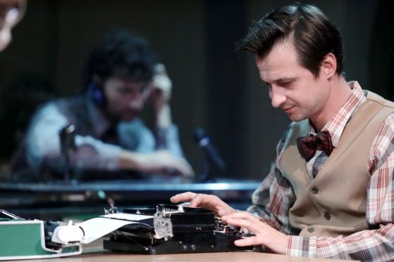 Spectacolul "Mătușa Julia și condeierul"