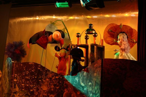 Spectacolul "Degeţica"