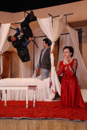 Spectacolul "Fanteziile sexuale ale soţului meu aproape că m-au înnebunit"