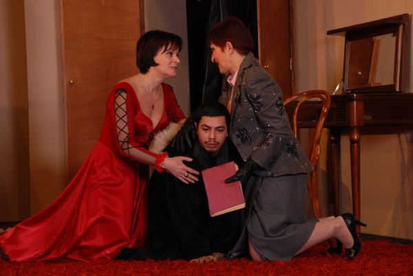 Spectacolul "Fanteziile sexuale ale soţului meu aproape că m-au înnebunit"