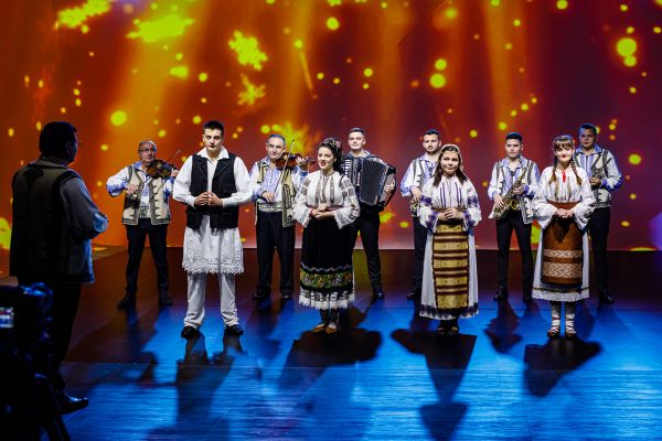 REVELION cu Ansamblul TIMISUL Tineret