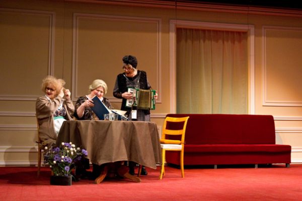 Spectacolul "Natură moartă cu nepot obez"