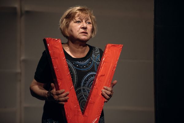 Spectacolul: "Sunt o babă comunistă"