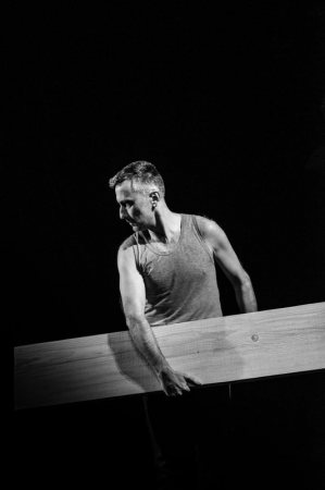 Spectacolul: "Cu ce, Doamne, sa ma imbrac?"