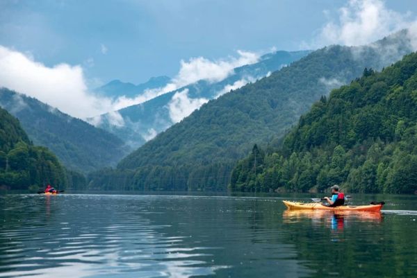 Exploram Lacul Vidraru Din Caiace