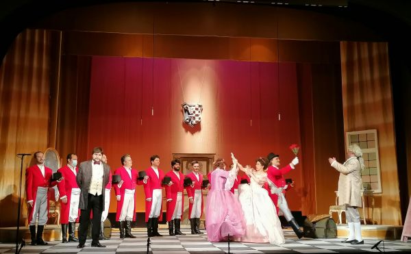 "Cenușăreasa" vă așteaptă la Opera Brașov!