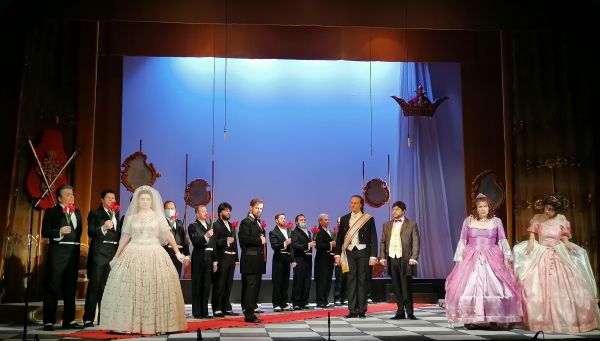 "Cenușăreasa" vă așteaptă la Opera Brașov!