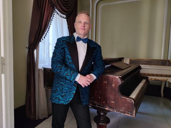 Spectacolul "VĂDUVA VESELĂ"