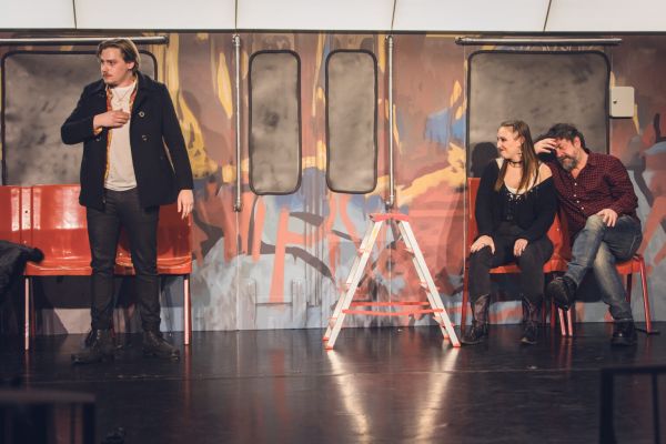 Spectacolul: "ATENȚIE, SE ÎNCHID UȘILE!"