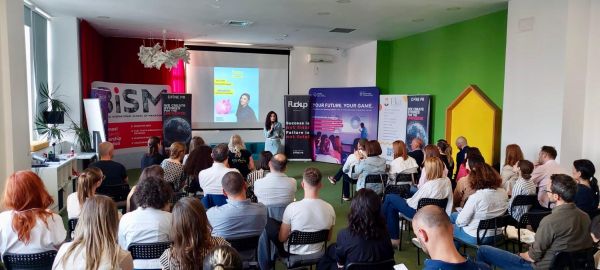 Fuckup Nights Bucharest: Trei povești excepționale, un public inspirat și lecții valoroase