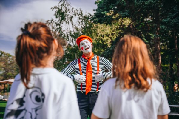 Parada jucăriilor și a zâmbetelor: Târgul 2nd Life