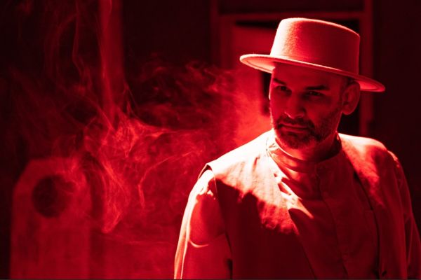 Spectacolul "CANNIBALS"