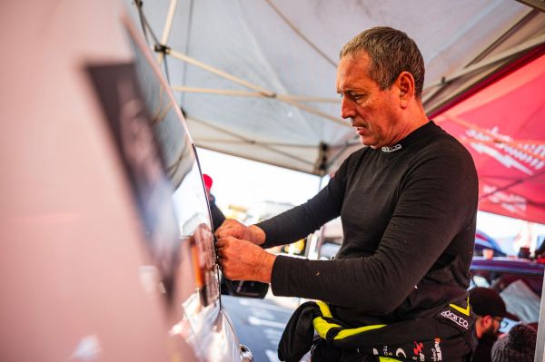 Dragoș Tuluc impreuna cu Aurelian Hanea sunt triplu campioni naționali de raliuri