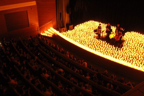 Candlelight: Piese clasice de Crăciun