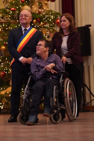 Persoane cu dizabilitati premiate la Gala Supereroilor - Caiac SMile