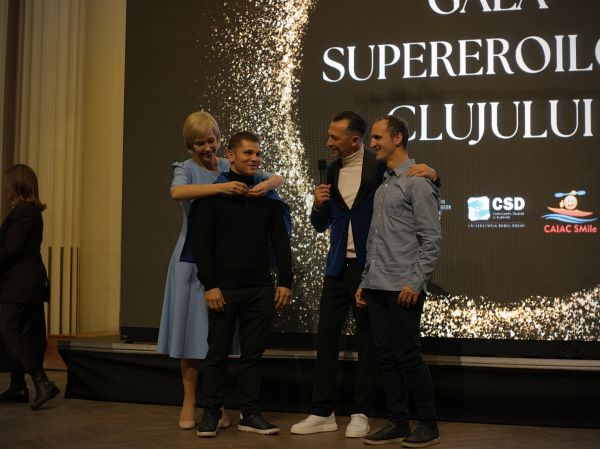 Persoane cu dizabilitati premiate la Gala Supereroilor - Caiac SMile