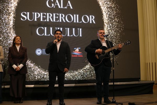 Persoane cu dizabilitati premiate la Gala Supereroilor - Caiac SMile