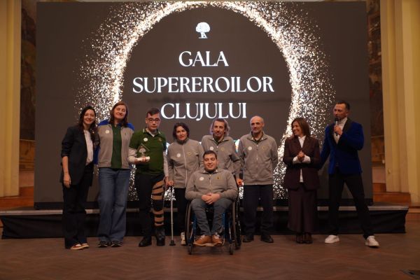 Persoane cu dizabilitati premiate la Gala Supereroilor - Caiac SMile