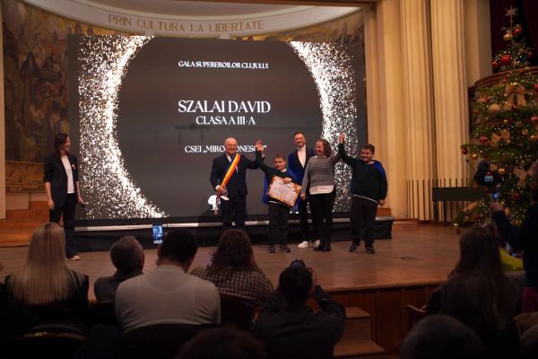 Persoane cu dizabilitati premiate la Gala Supereroilor - Caiac SMile