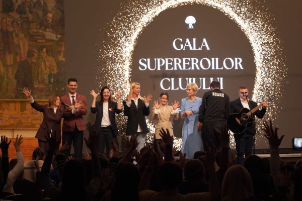 Persoane cu dizabilitati premiate la Gala Supereroilor - Caiac SMile