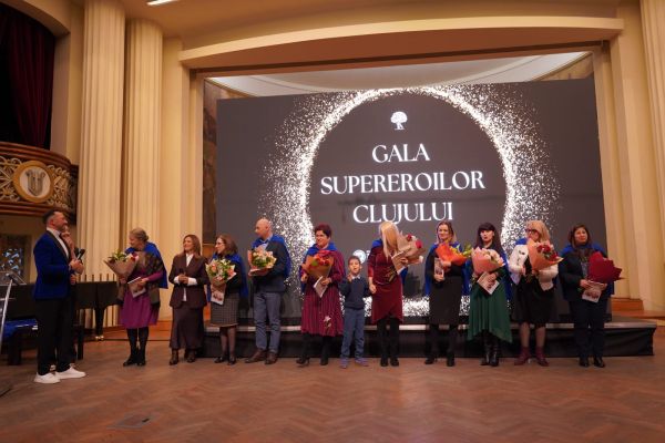 Persoane cu dizabilitati premiate la Gala Supereroilor - Caiac SMile