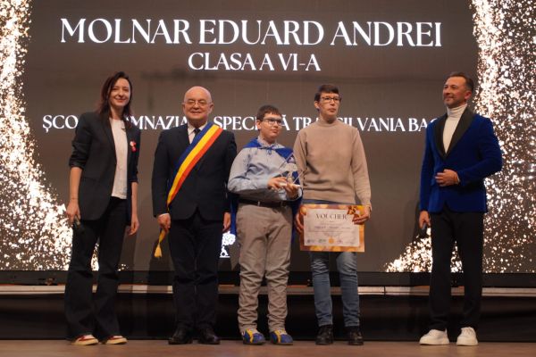 Persoane cu dizabilitati premiate la Gala Supereroilor - Caiac SMile