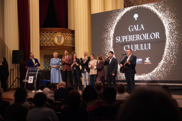 Persoane cu dizabilitati premiate la Gala Supereroilor - Caiac SMile