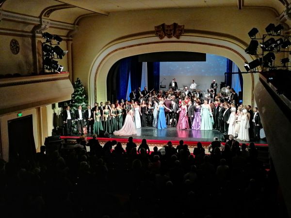 Gală de Crăciun „Iarna spune povești”