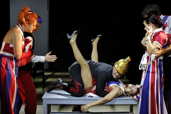 Spectacolul "CÂNTĂREAȚA CHEALĂ"