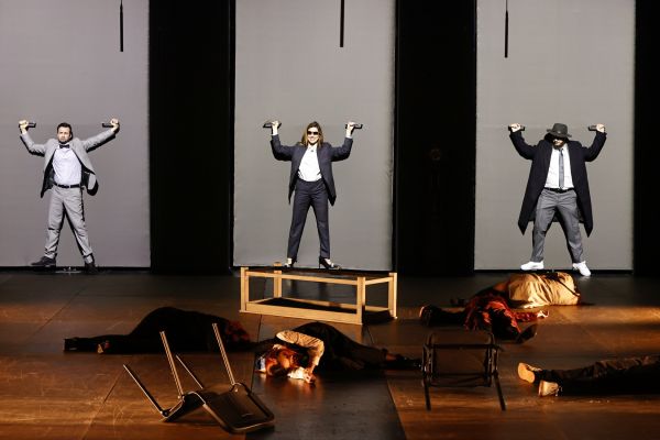 Spectacolul "CÂNTĂREAȚA CHEALĂ"