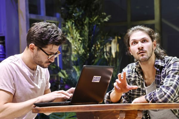 Spectacolul "VESTUL ADEVĂRAT"