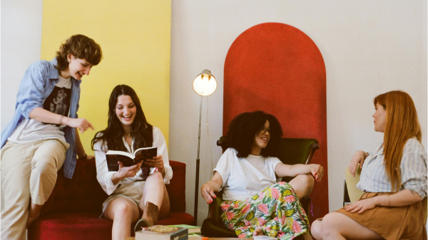 Reading party în Mansardă