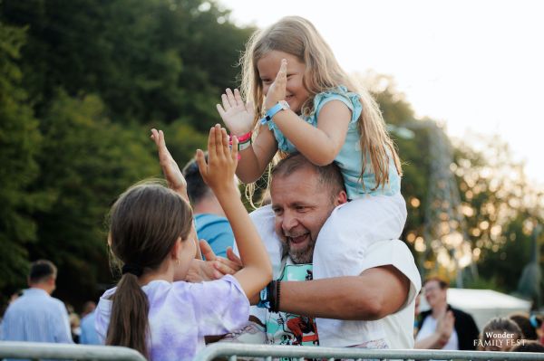 Familiile merită mai mult timp împreună