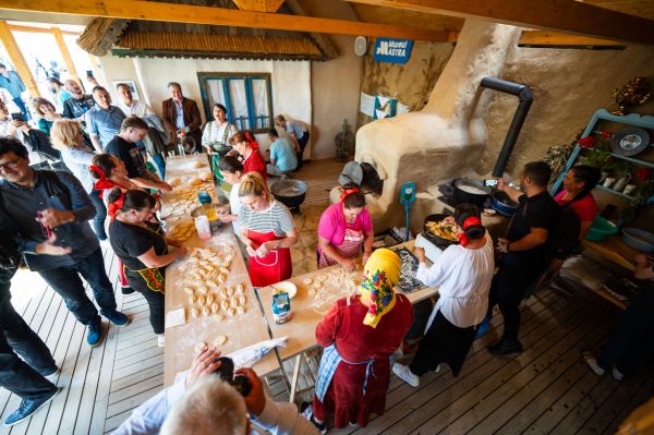Punctele Gastronomice Locale – Călăuze de tradiții creative