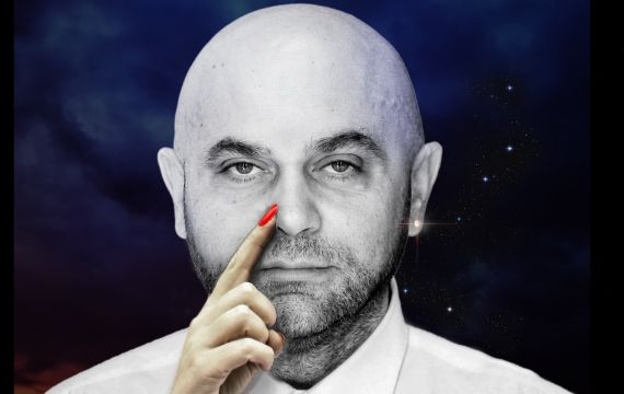 Spectacolul "Proştii sub clar de lună"