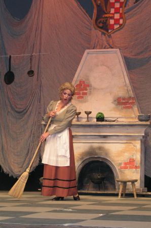 La Cenerentola (Cenușăreasa) - Online